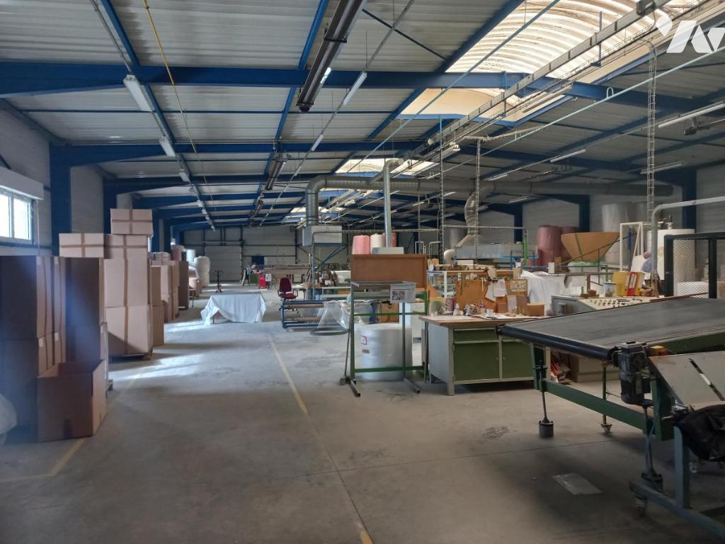 Local divers 1000m² — Valcourt