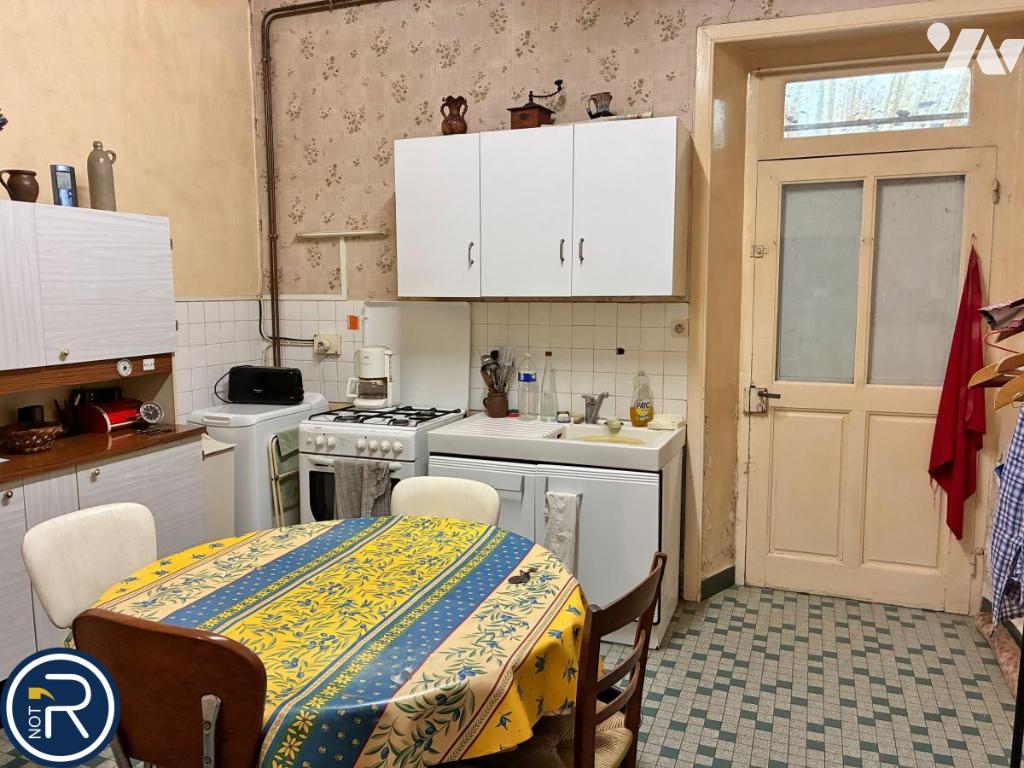 VENTE maison-MONTSURS (53)
