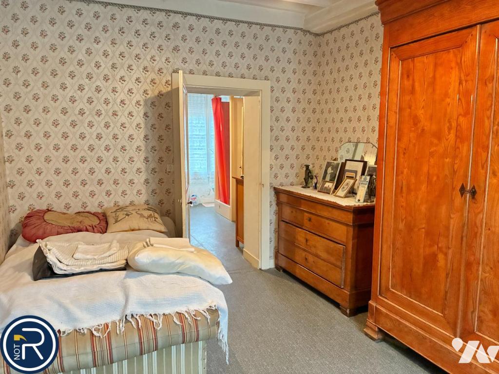 VENTE maison-MONTSURS (53)