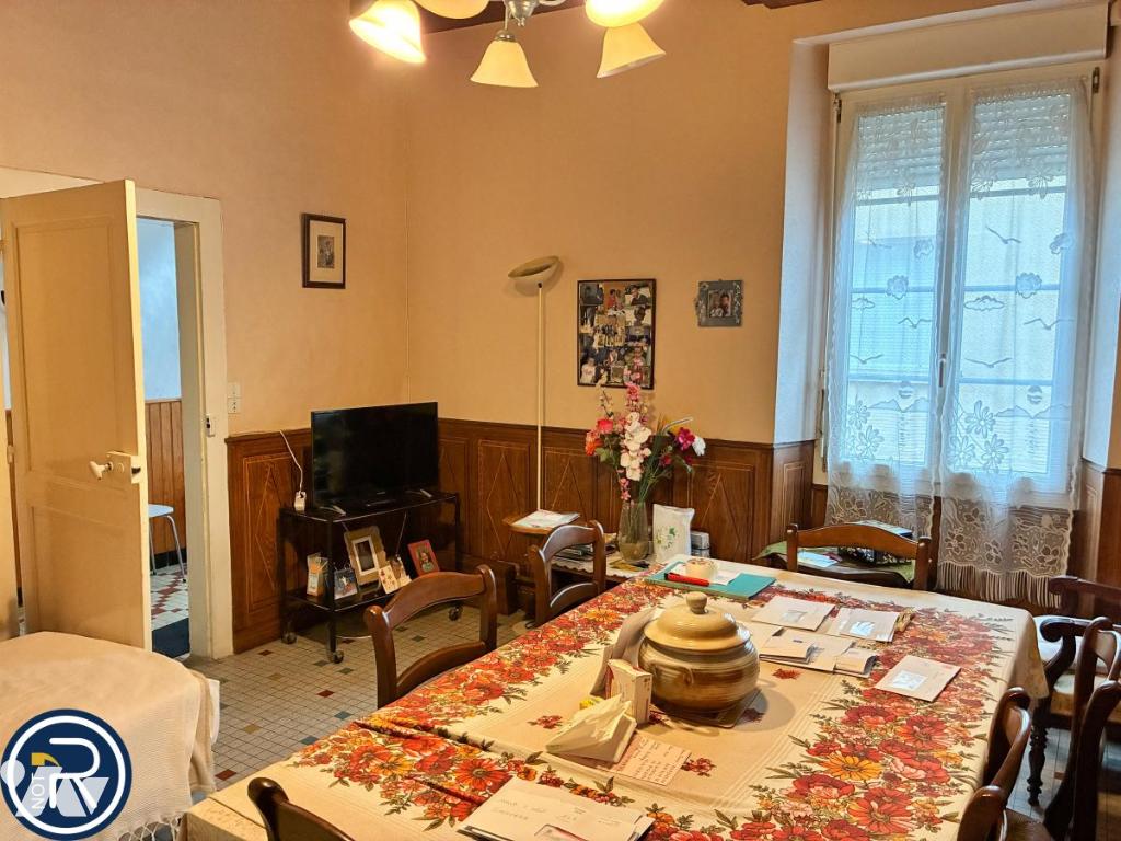 VENTE maison-MONTSURS (53)