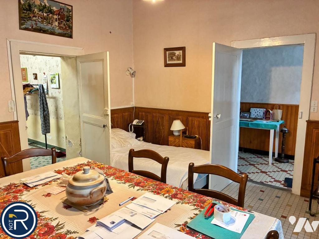 VENTE maison-MONTSURS (53)