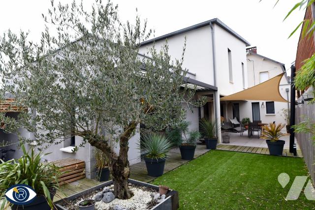 Maison 7 pièces 147 m² · à Laval · 146,6 m² · 500 000 €