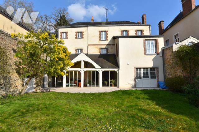 Maison 10 pièces 315 m² · à Laval · 315 m² · 750 000 €