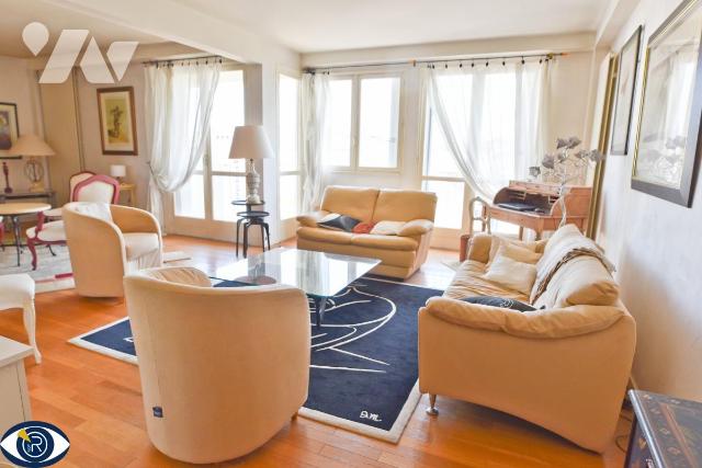Appartement 145 m² · à Laval · 145 m² · 200 000 €