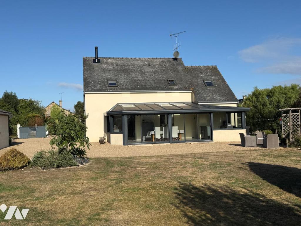 Maison 5 pièces 109 m² · à Saint-Ouën-des-Toits · 109 m² · 260 000 €