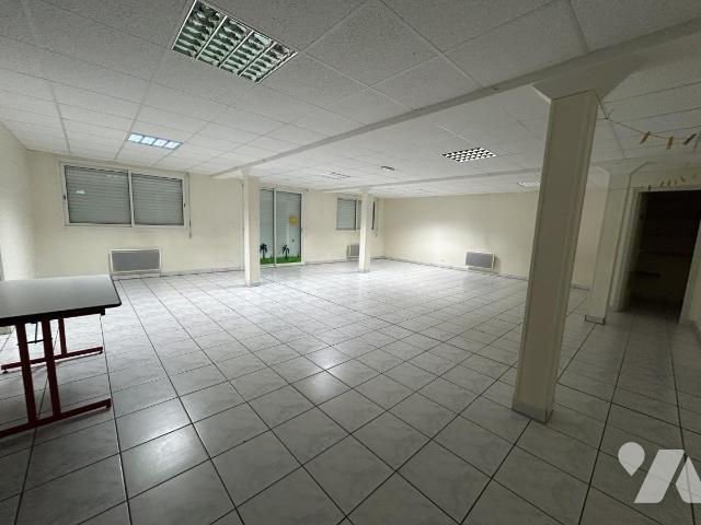 Immeuble 243 m² · à Laval · 243 m² · 160 000 €