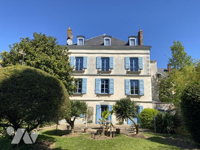 Maison 17 pièces 414 m² · à Laval · 414 m² · 975 000 €