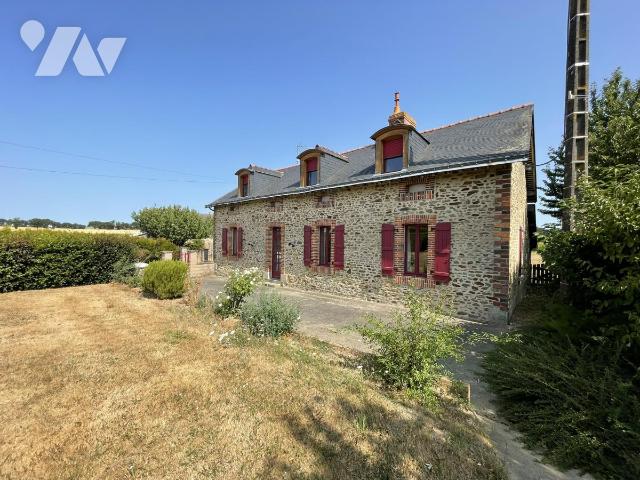 Maison 139 m² · à Cosmes · 139,4 m² · 910 €