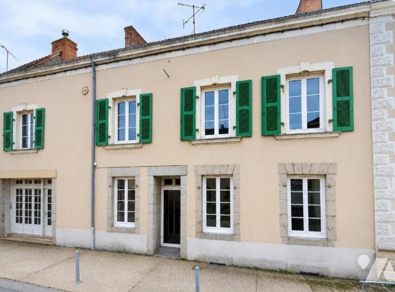Maison 6 pièces 294 m² · à Méral · 293,6 m² · 85 000 €