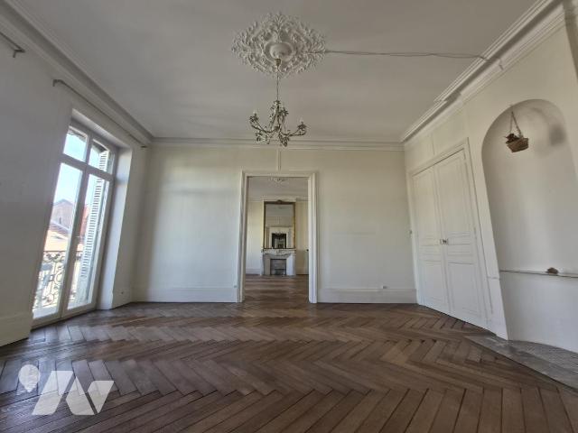 Appartement 6 pièces 186 m² · à Nancy · 186 m² · 370 000 €