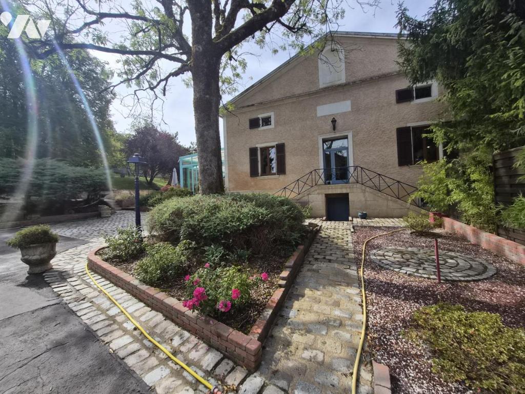 Maison 11 pièces 462 m² · à Sauvoy · 462,2 m² · 465 000 €
