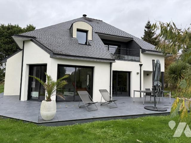 Maison 6 pièces 169 m² · à Locqueltas · 169 m² · 475 000 €
