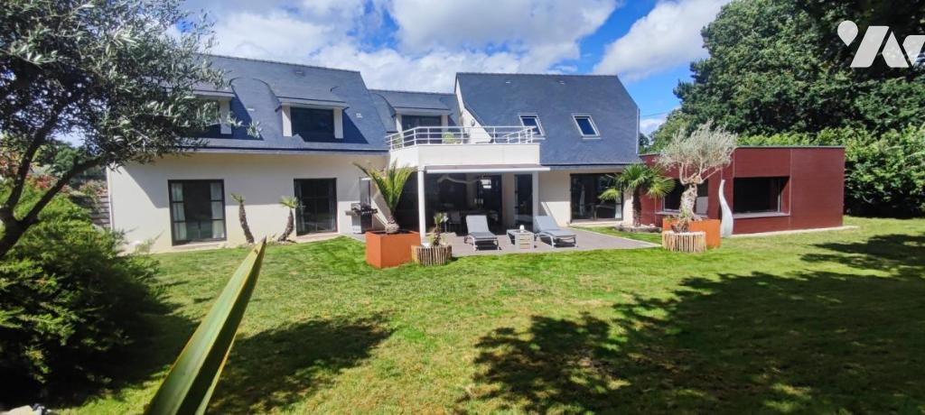 Maison 7 pièces 244 m² · à Theix-Noyalo · 244 m² · 1 250 000 €