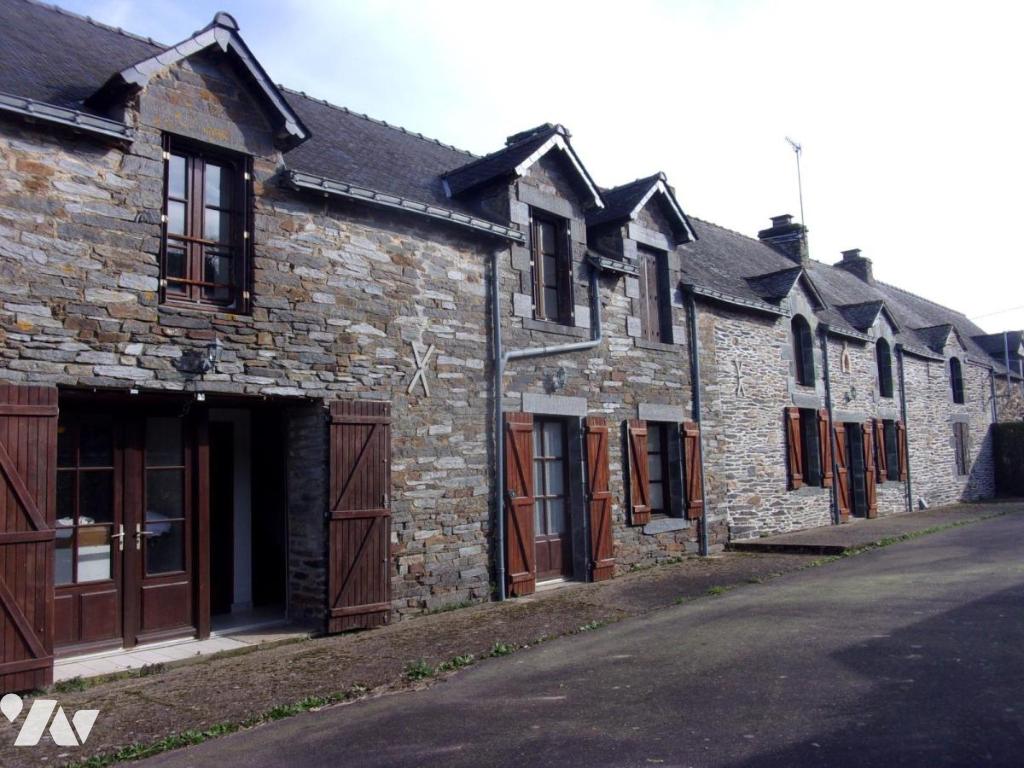 Maison 6 pièces 210 m² · à Saint-Nicolas-du-Tertre · 210 m² · 180 000 €