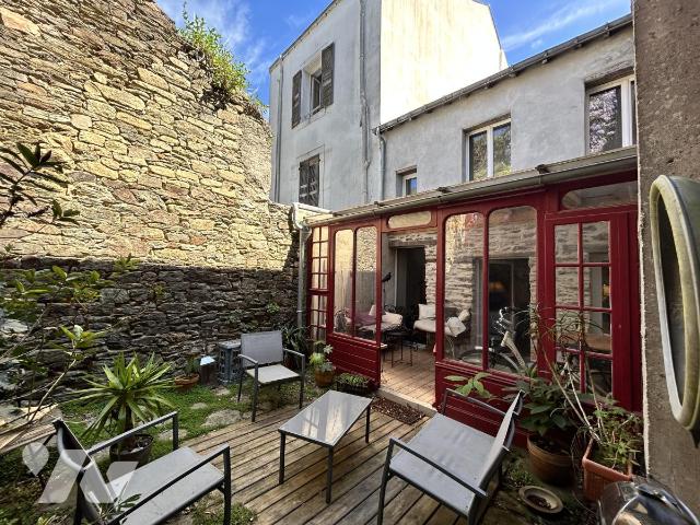 Immeuble 240 m² · à Palais · 240 m² · 810 000 €