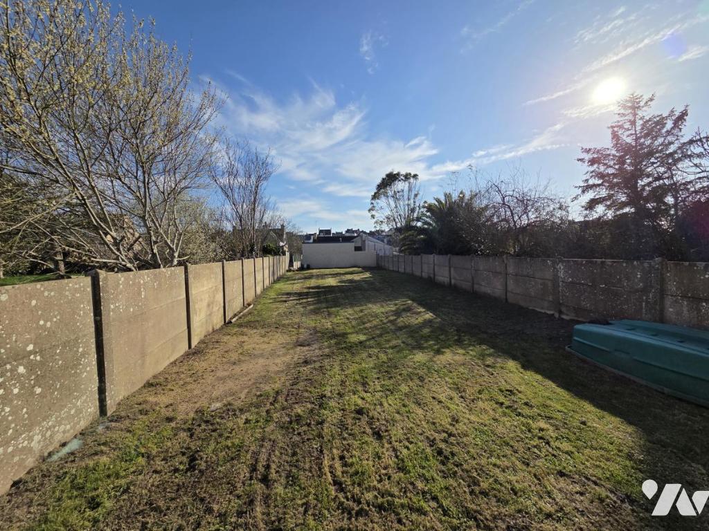 Terrain 366 m² · à Locmiquélic · 366 m² · 160 000 €