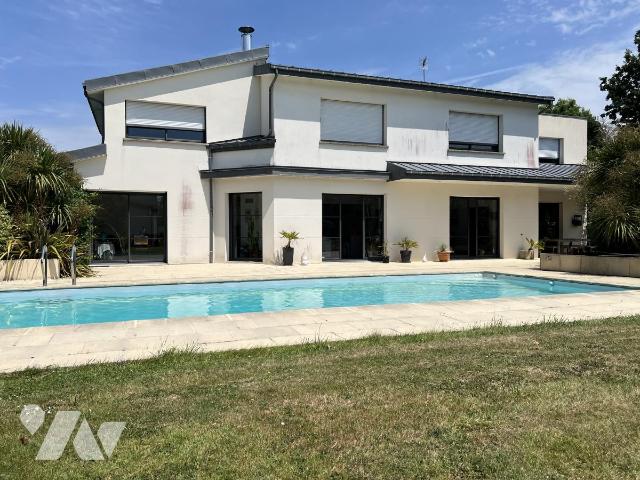 Maison 11 pièces 350 m² · à Ploërmel · 350 m² · 810 000 €