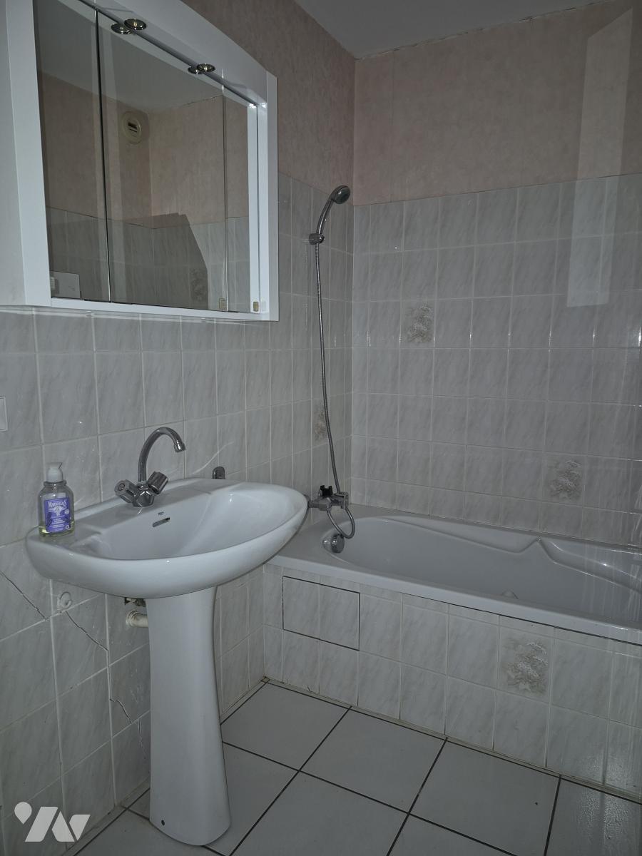 LOCATION appartement-MALESTROIT (56)