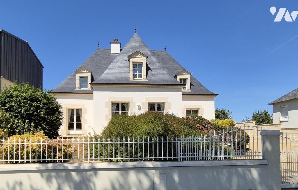 Maison 7 pièces 249 m² · à Bréal-sous-Montfort · 249 m² · 650 000 €