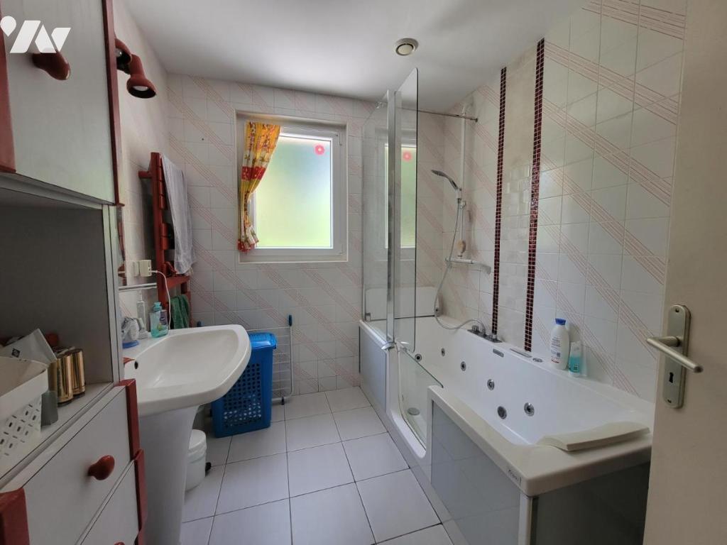 VENTE maison-ST HERNIN (29)