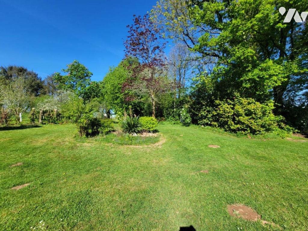 VENTE maison-ST HERNIN (29)