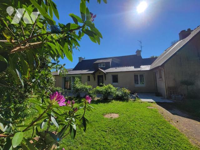 Sale - House/Villa - ST HERNIN - 207 m² - 9 rooms - 56071-2586