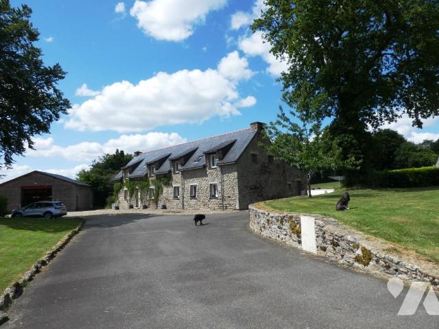 Maison 19 pièces 700 m² · à Plouray · 700 m² · 765 000 €