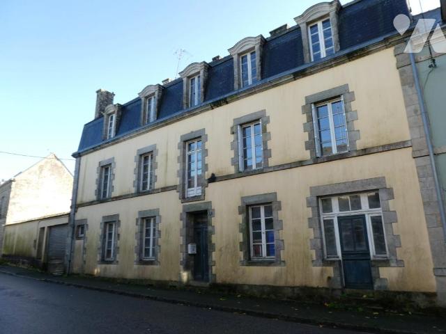 Maison 8 pièces 300 m² · à Guémené-sur-Scorff · 300 m² · 57 000 €