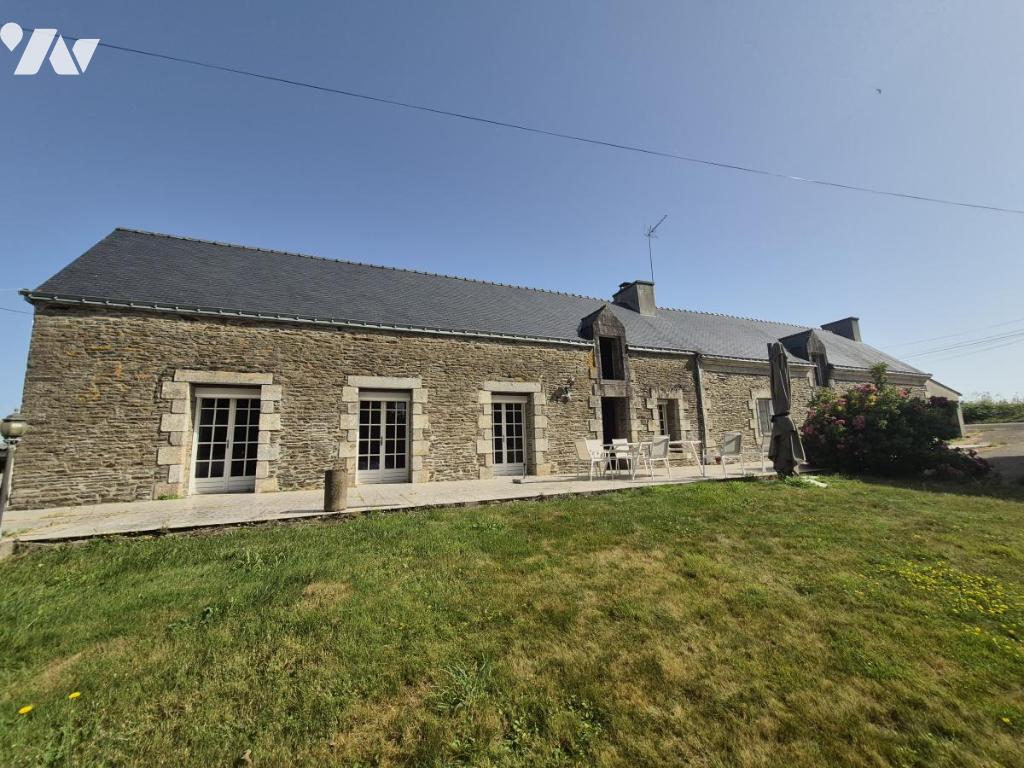 Maison 2 pièces 185 m² · à Évellys · 185 m² · 170 000 €