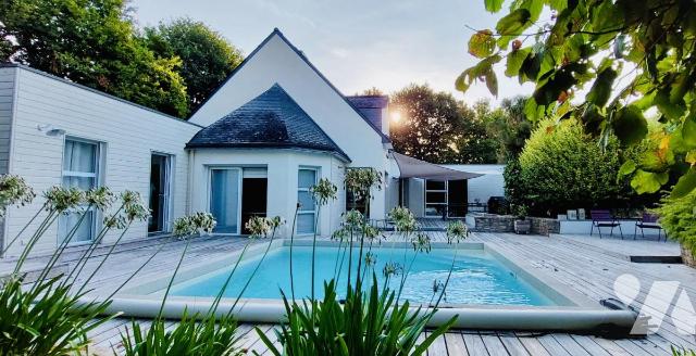 Maison 6 pièces 200 m² · à Theix-Noyalo · 200 m² · 850 000 €