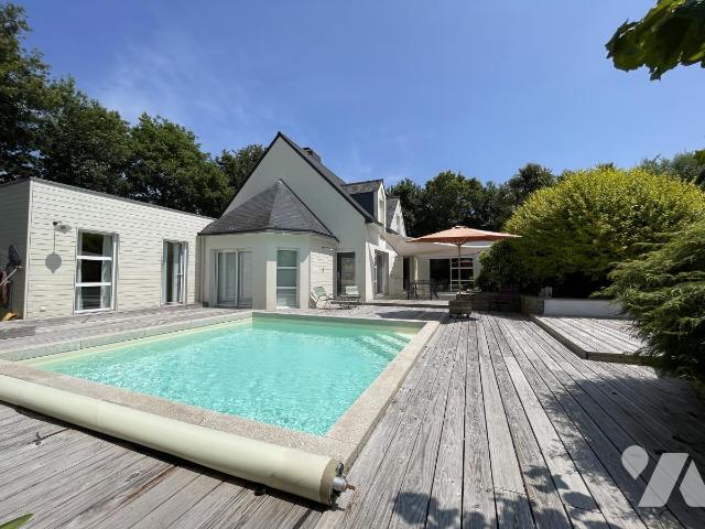Maison 6 pièces 200 m² · à Theix-Noyalo · 200 m² · 850 000 €
