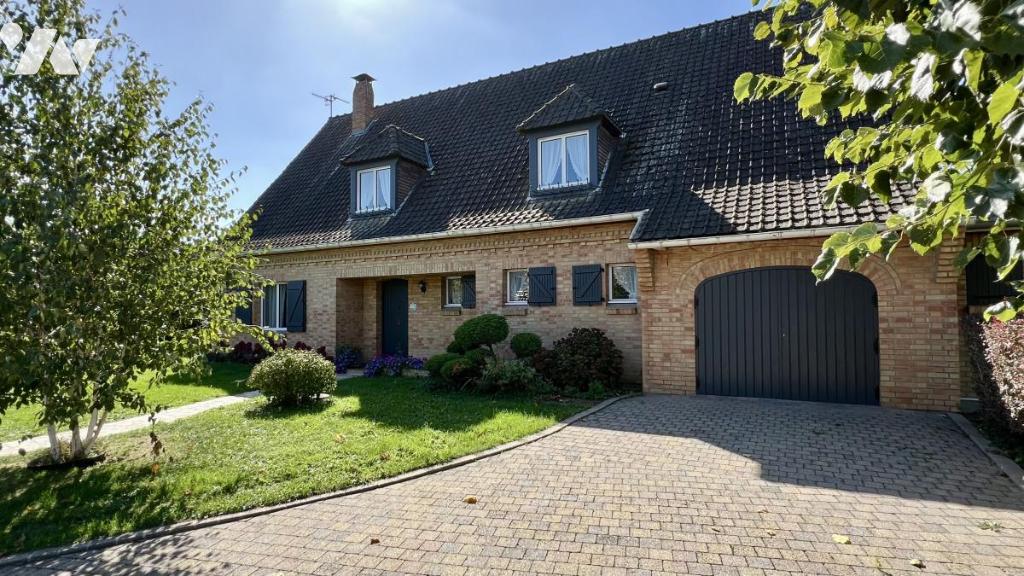 Maison 7 pièces 212 m² · à Pont-À-Marcq · 212 m² · 627 000 €