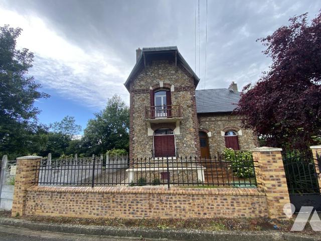Maison 4 pièces 100 m² · à Combles · 100 m² · 140 000 €