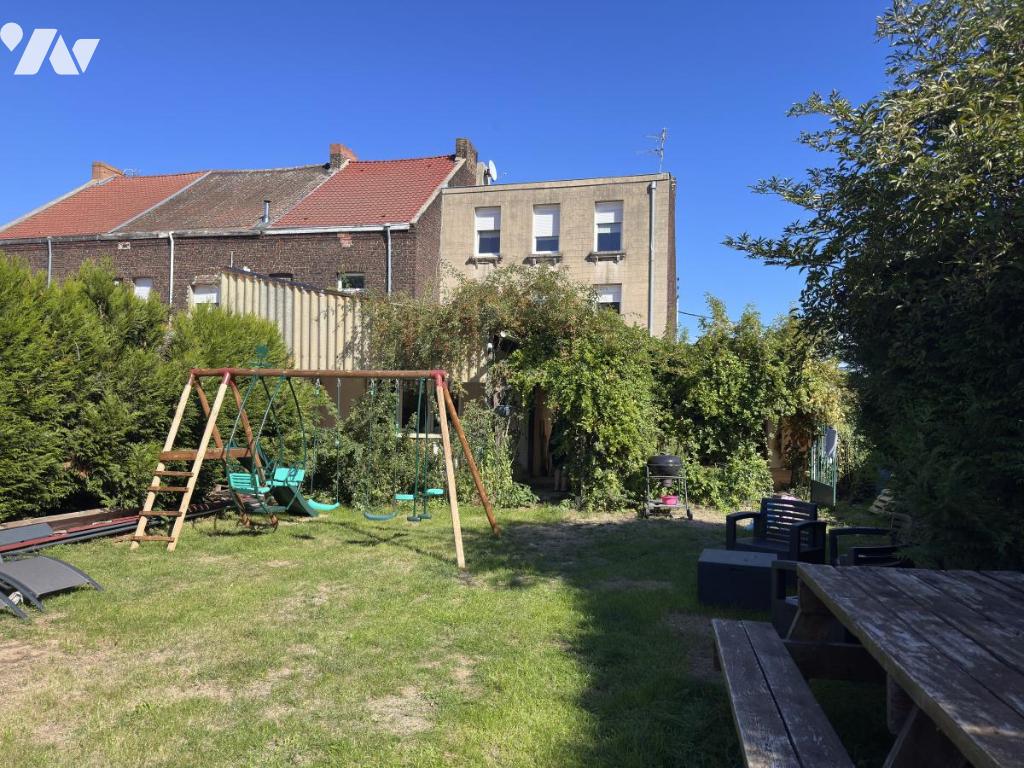 Maison 8 pièces 208 m² · à Rœulx · 208 m² · 300 000 €