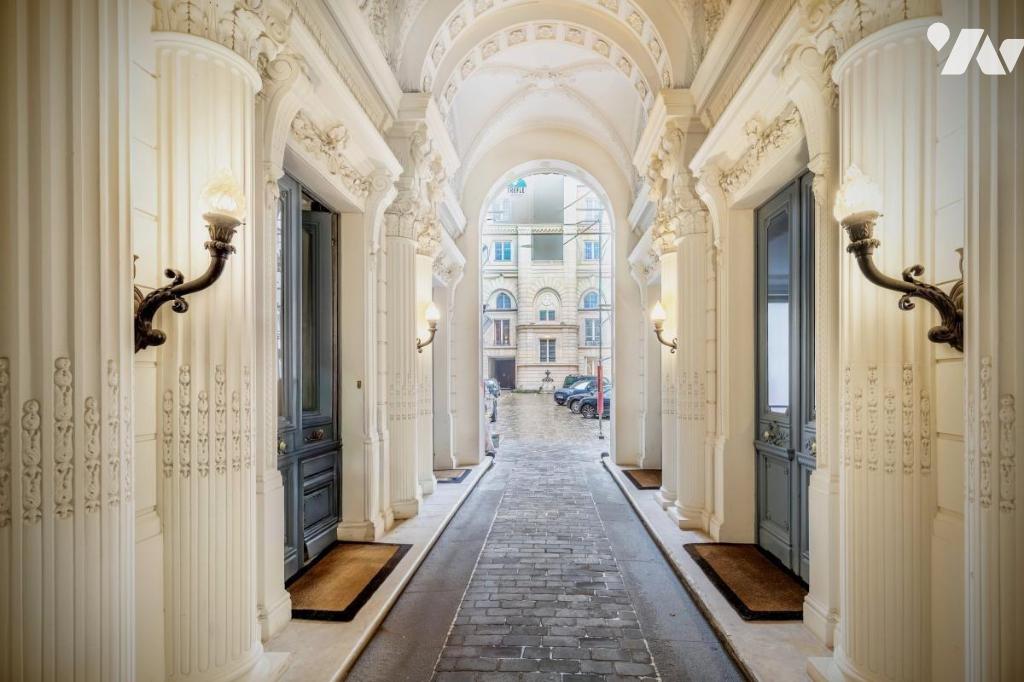 Appartement 4 pièces 104 m² · à Paris 8e Arrondissement · 104,1 m² · 1 088 000 €