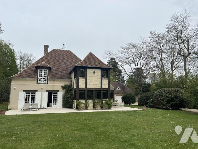 Maison 234m² — Chamant