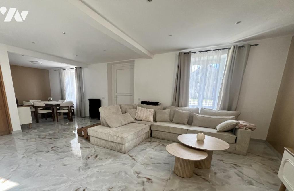 Maison 5 pièces 149 m² · à Chamant · 149 m² · 2 100 €/mois