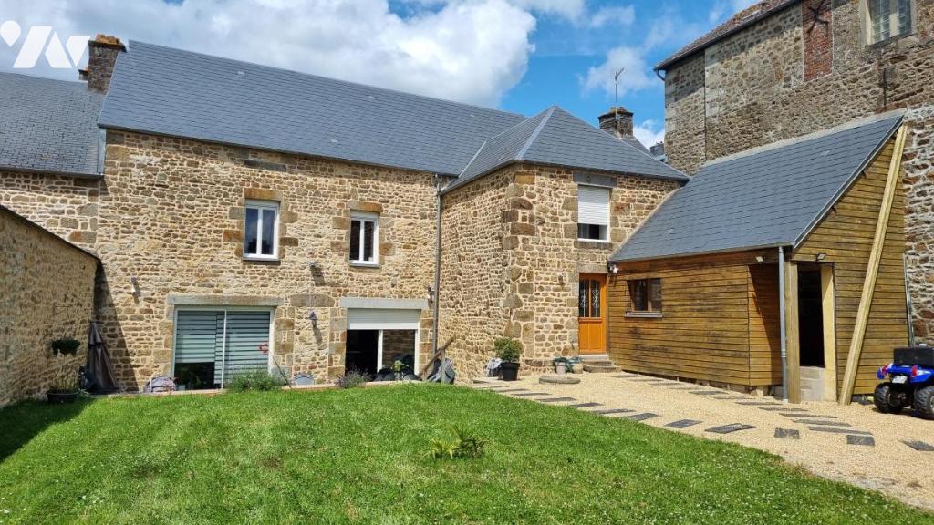 Maison 7 pièces 223 m² · à La Ferté Macé · 223 m² · 262 000 €