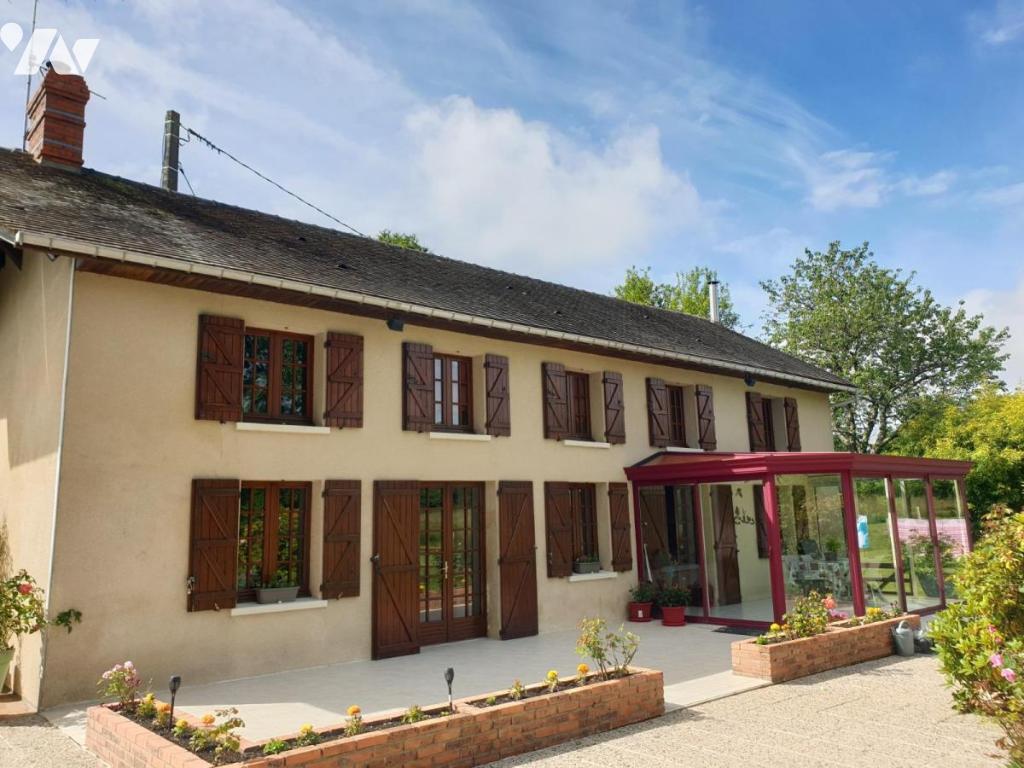 Maison 7 pièces 141 m² · à Planches · 141 m² · 220 000 €