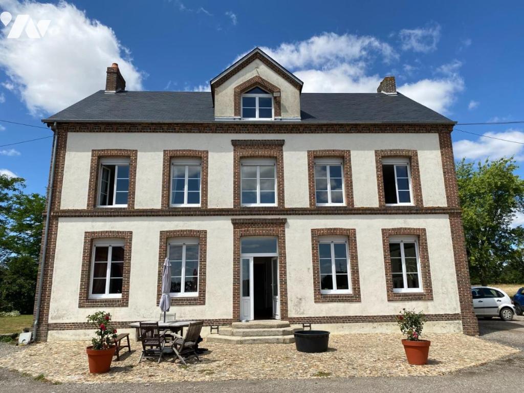 Maison 6 pièces 197 m² · à Crulai · 197 m² · 1 509 471 €