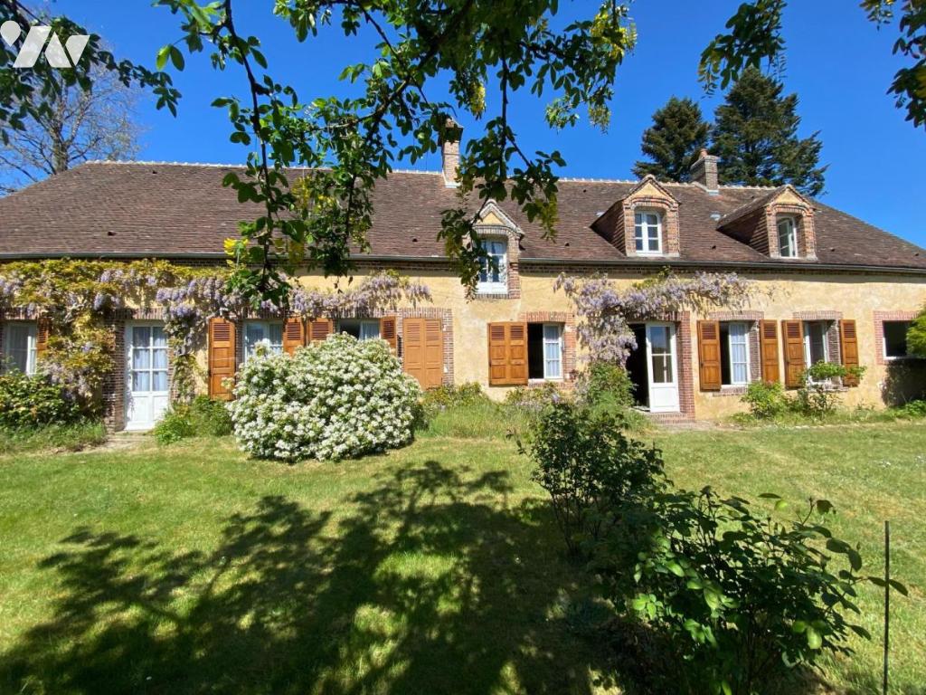 Maison 10 pièces 237 m² · à Tourouvre au Perche · 237 m² · 305 840 €