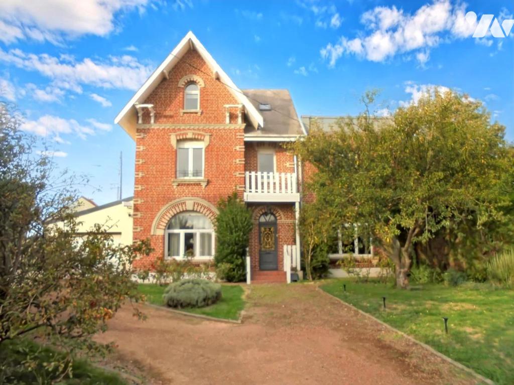 Maison 10 pièces 291 m² · à Hersin-Coupigny · 291 m² · 360 000 €