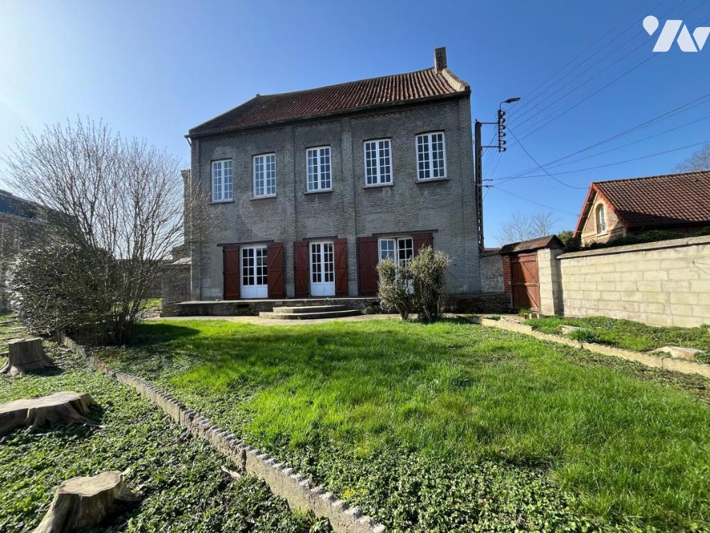 Maison 12 pièces 300 m² · à Lillers · 299,6 m² · 180 000 €