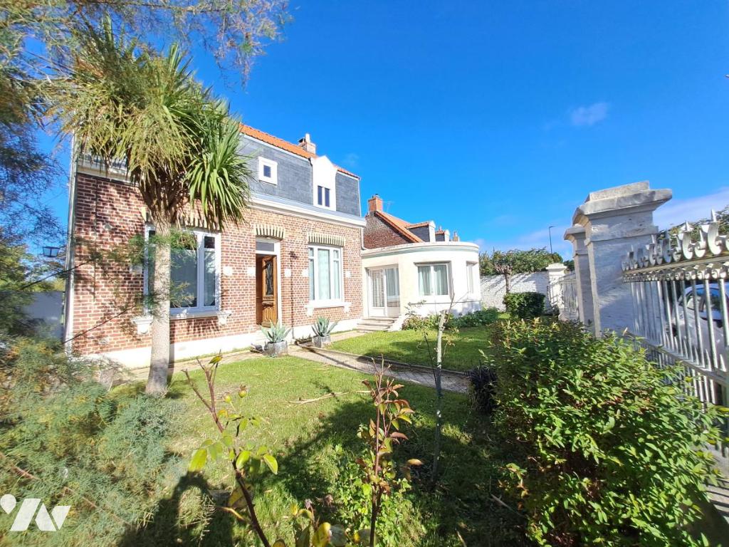 Maison 7 pièces 205 m² · aux Attaques · 205 m² · 360 000 €