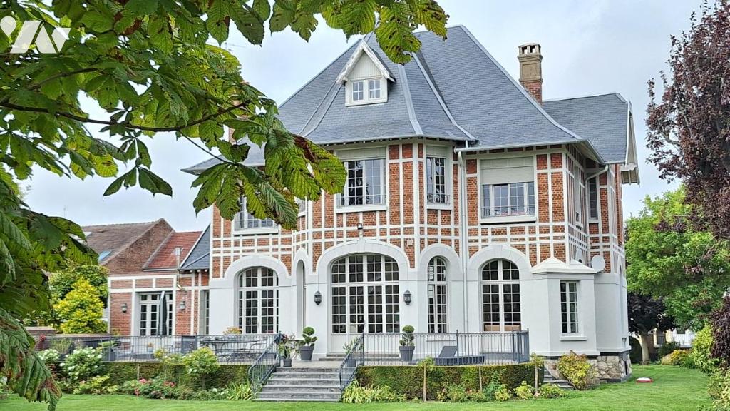 Maison 10 pièces 386 m² · à Arras · 386 m² · 1 163 461 €