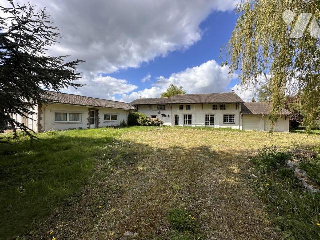 Maison 10 pièces 340 m² · à Richebourg · 340 m² · 287 200 €