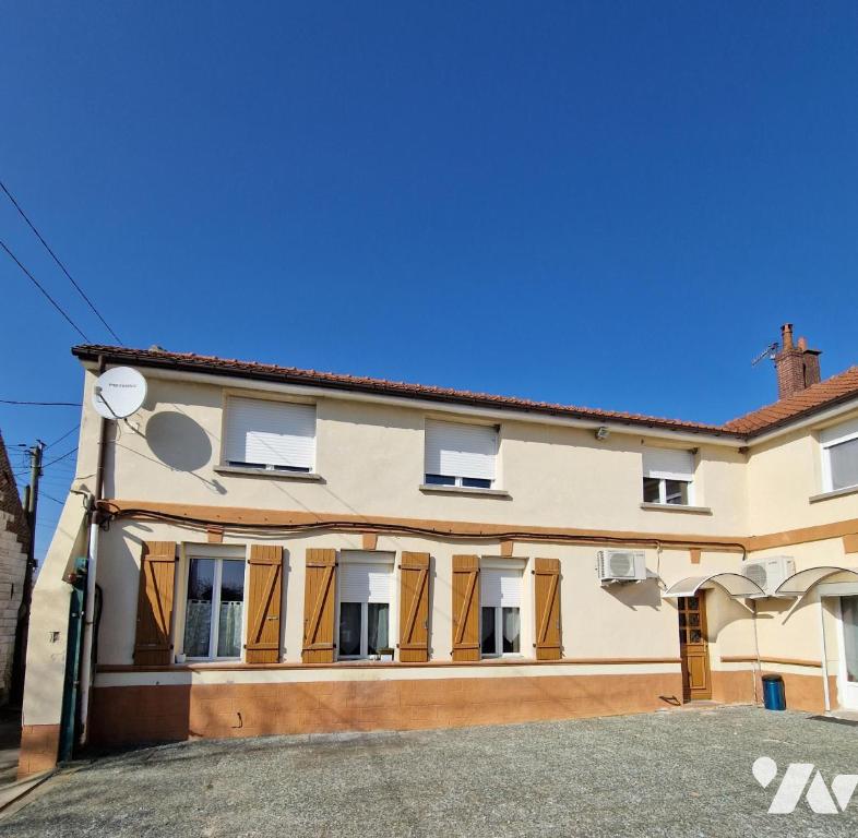 Maison 90 m² · à Rivière · 90,2 m² · 670 €/mois