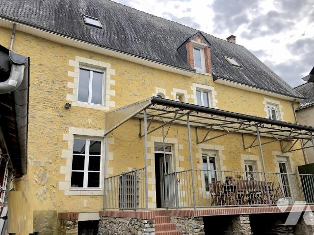 Maison 6 pièces 159 m² · à Val-du-Maine · 159 m² · 150 000 €