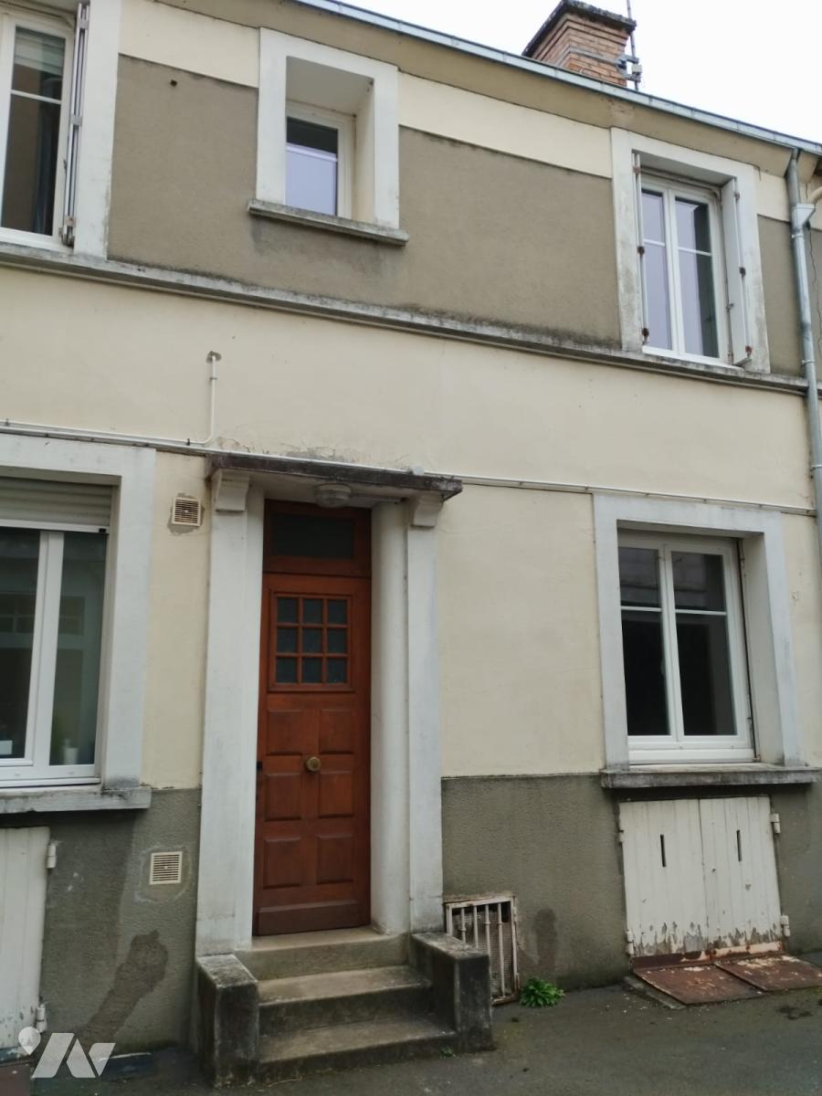 Maison 7 pièces 330 m² · à Ferté-Bernard · 330 m² · 320 000 €