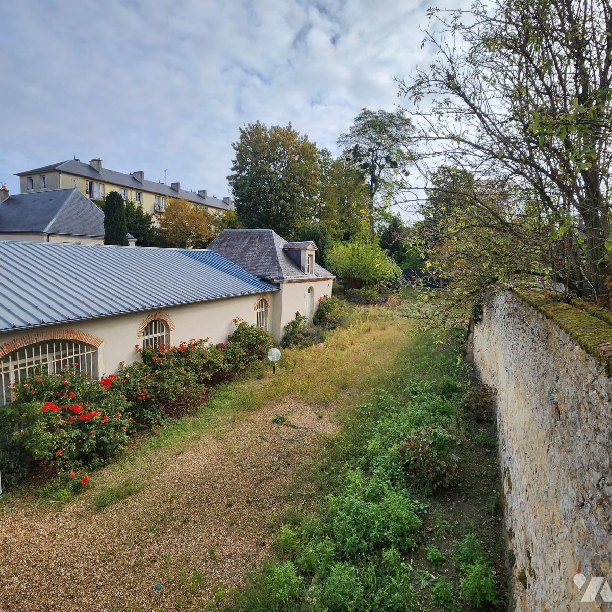 Maison 28 pièces 713 m² · à La Ferté-Bernard · 713 m² · 600 000 €
